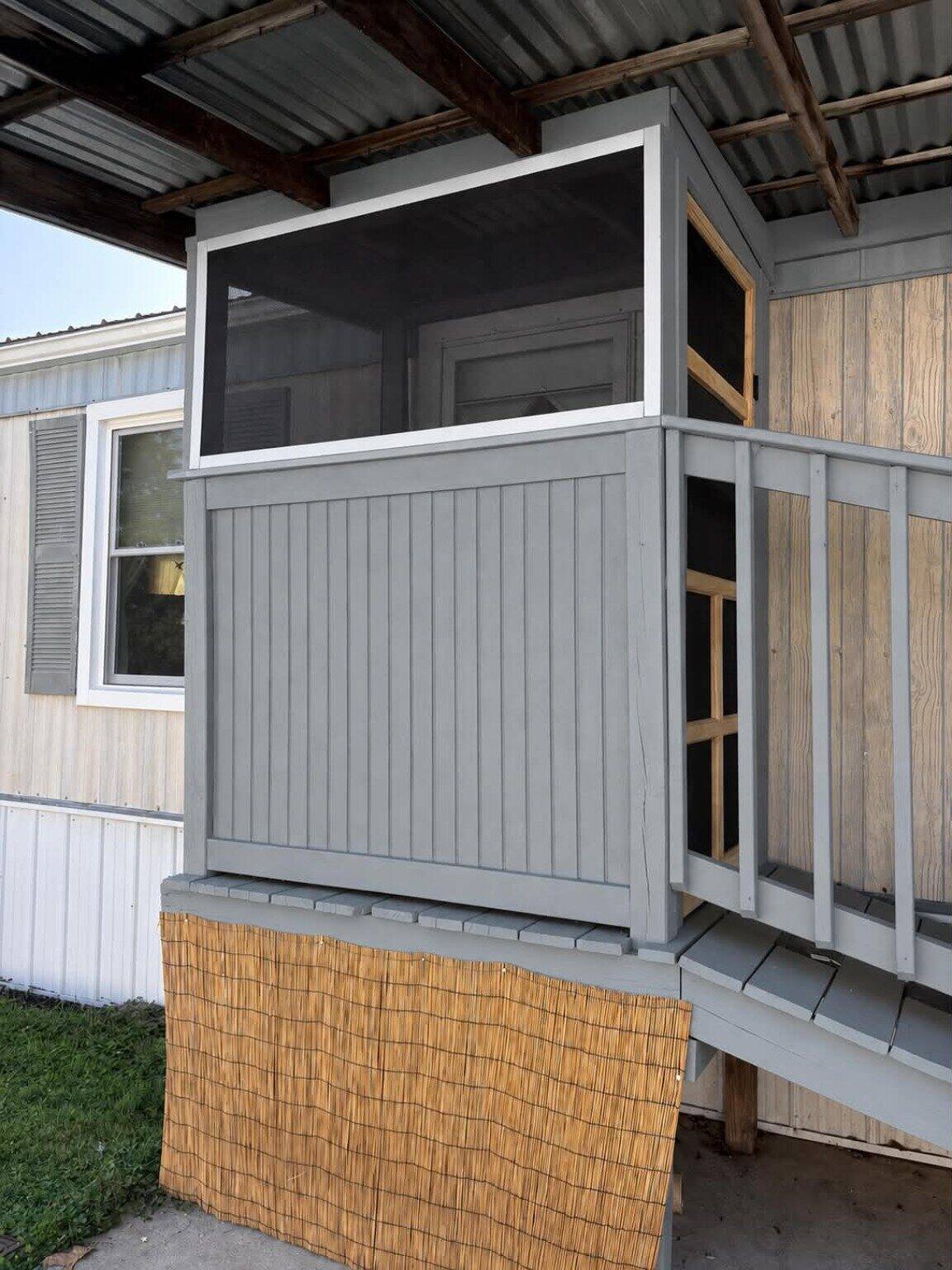 Finished compact screened entry porch